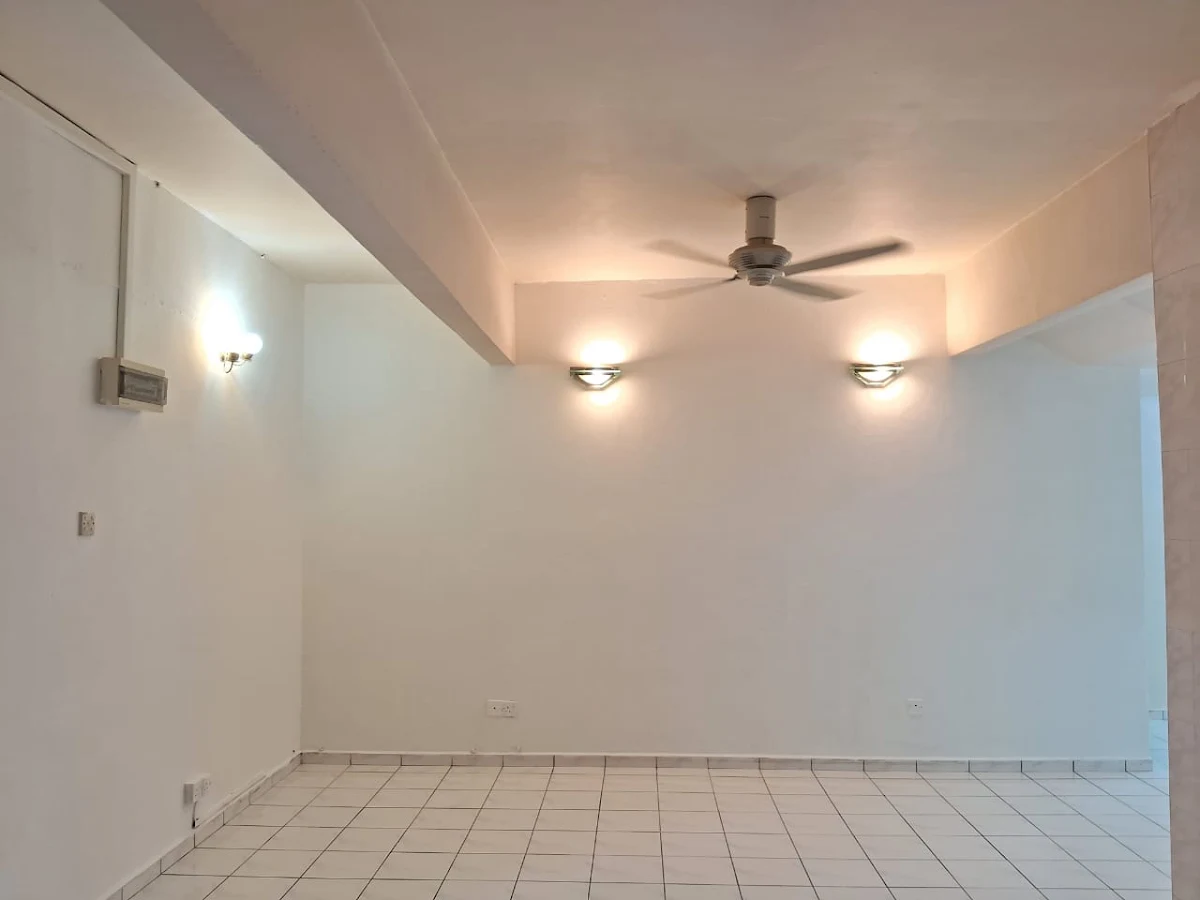 End-lot Townhouse 4/6